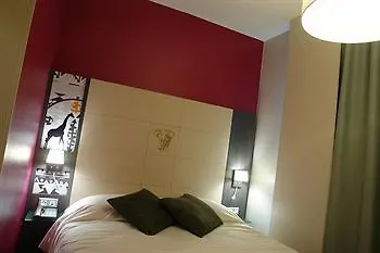 南特中心格拉斯兰广场宜必思尚品酒店 酒店 3*