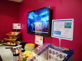 南特中心格拉斯兰广场宜必思尚品酒店 酒店